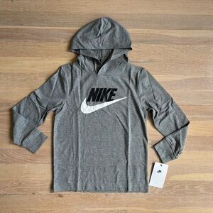 Boys grey nike hooded big swoosh logo sweatshirt size 7 nwt